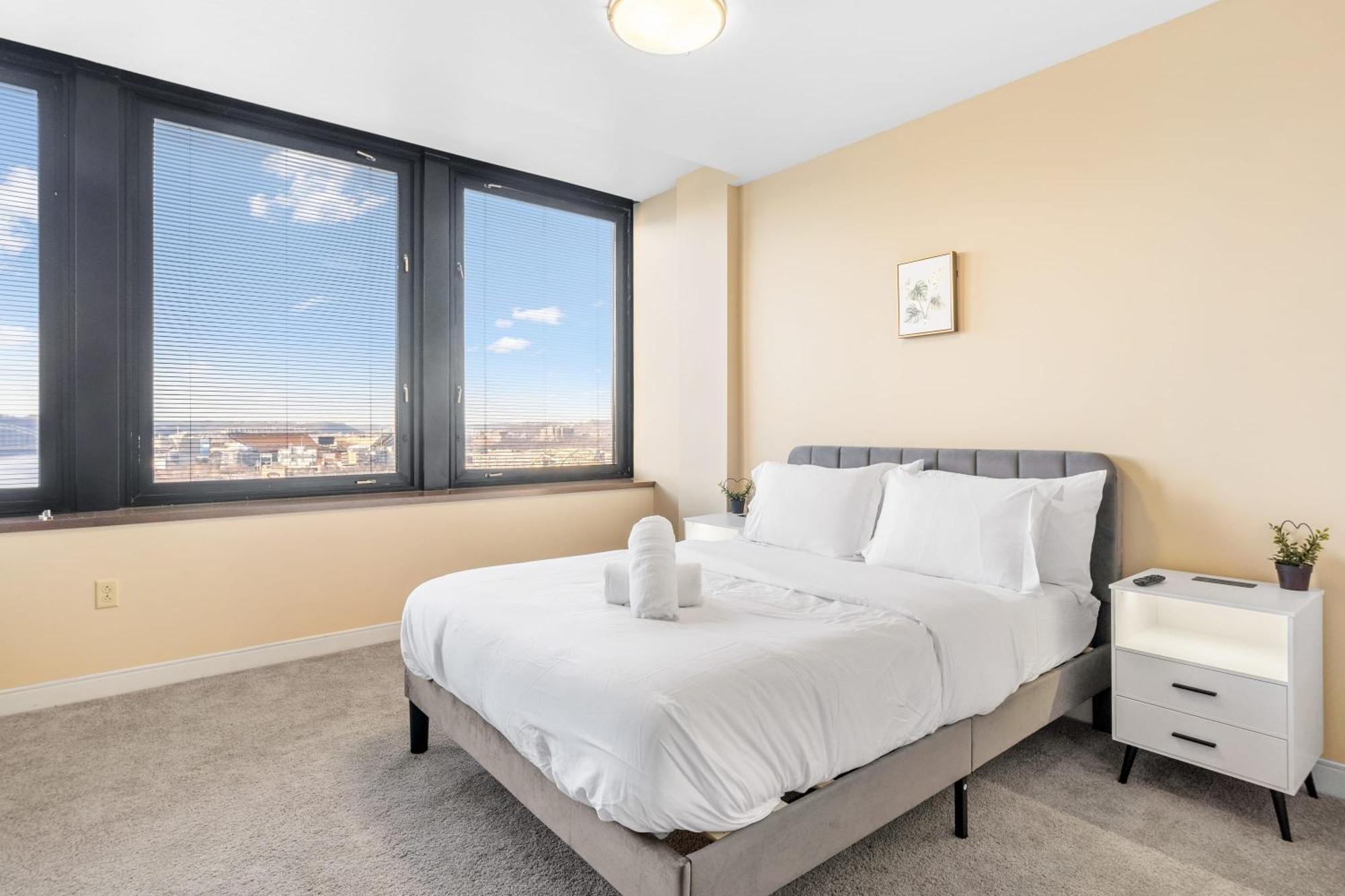 Luxury High Rise 1Bd River Views Downtown ピッツバーグ エクステリア 写真